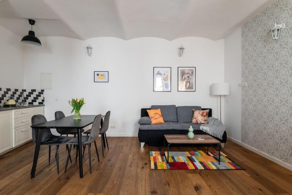 דירות וינה Neat 1Br Duplex By Metro And Center By Hm מראה חיצוני תמונה